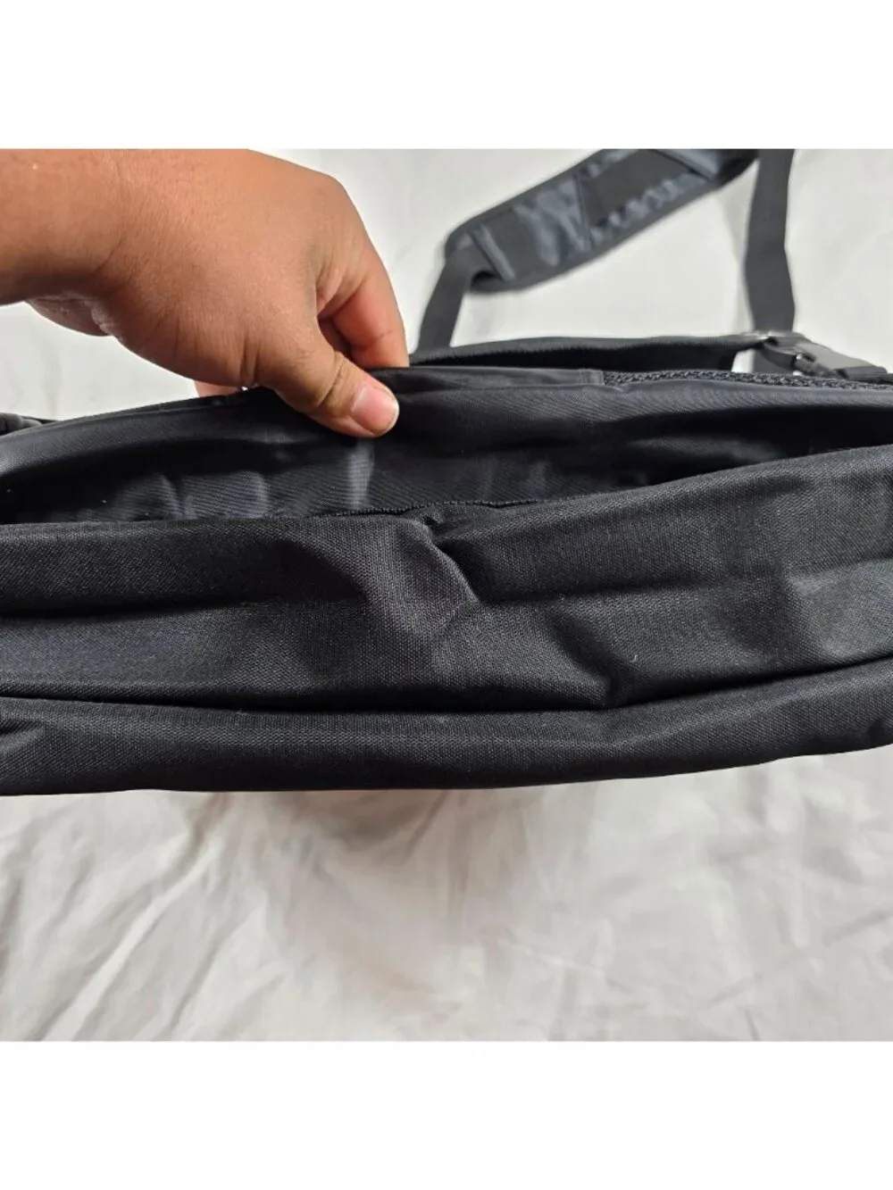 OGIO City Corp Messenger Laptop Bag Black Adjustable Strap Pockets CRB Auto